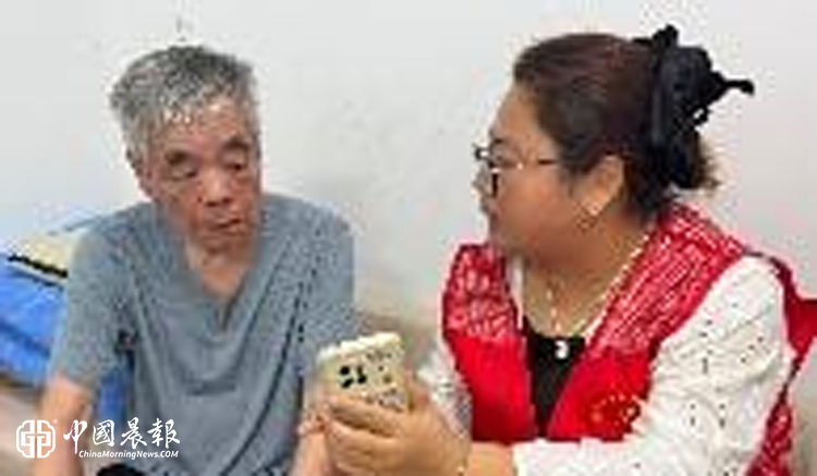 新村街道向阳岭社区贴心服务高龄津贴认证温暖人心