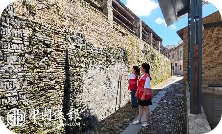 窑火映志愿 古韵润瓷都|太白园街道小路园社区开展窑火红志愿服务活动