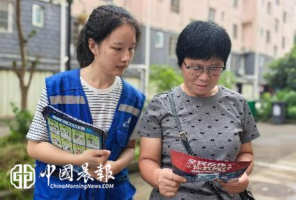 昌河街道梦园社区开展反诈入户宣传 筑牢居民 “钱袋子” 安全防线 昌河街道梦园社区开展反诈入户宣传 筑牢居民 “钱袋子” 安全防线