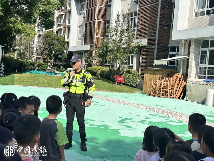 家校社警合力，织牢交通安全防护网  ——杭州市兰苑幼儿园家校社联合开展交通安全教育活动